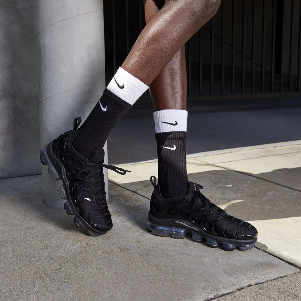 Air VaporMax Plus - Womens - Image 2