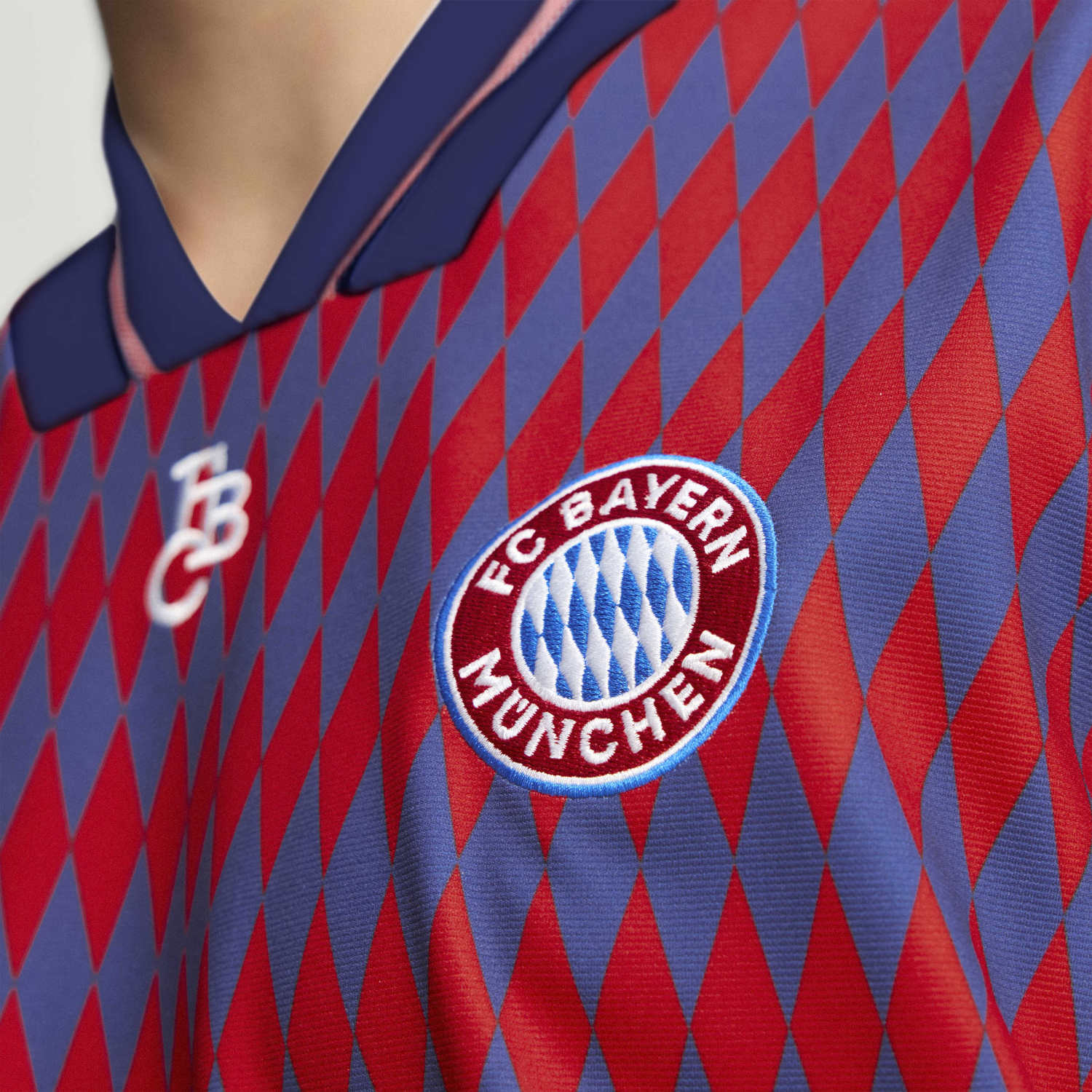 Bayern Munich 25/26 Lifestyle Jersey - Mens - Image 4