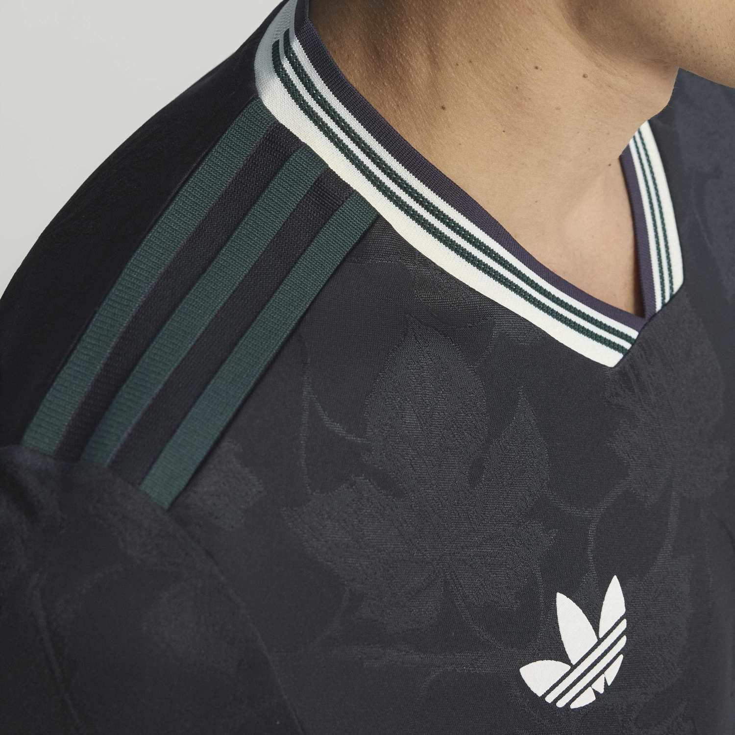 Juventus 25/26 Authentic 3rd Jersey - Mens - Image 5